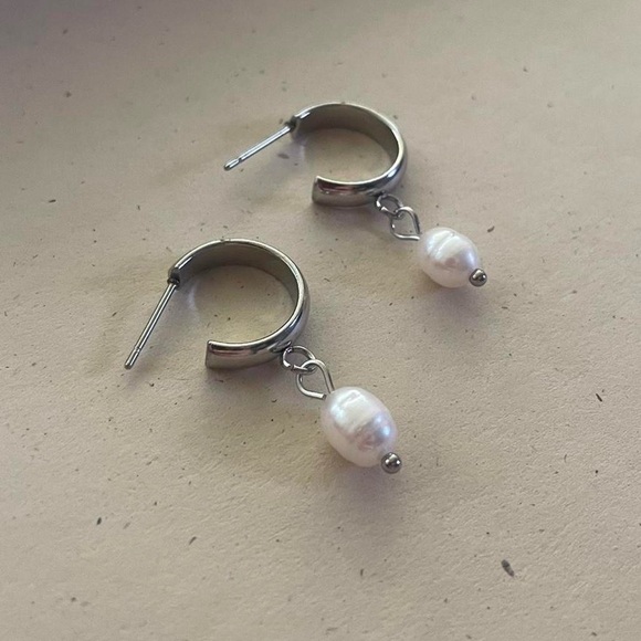 Silver Freshwater White Pearl Hoops - Picture 3 of 5